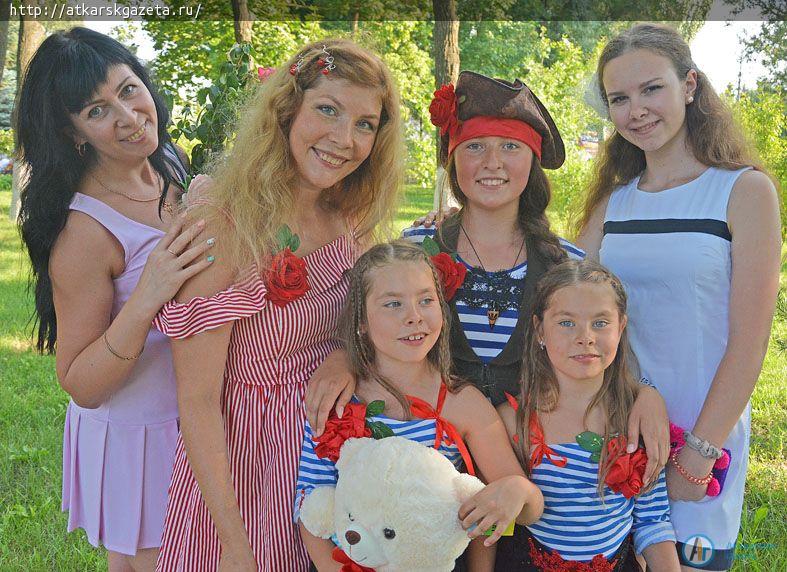 В конкурсе-дефиле костюмов "Аткарская роза 2018" приняла участие 101 модель (ФОТО)