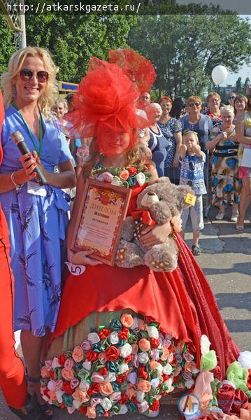В конкурсе-дефиле костюмов "Аткарская роза 2018" приняла участие 101 модель (ФОТО)