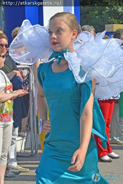 В конкурсе-дефиле костюмов "Аткарская роза 2018" приняла участие 101 модель (ФОТО)