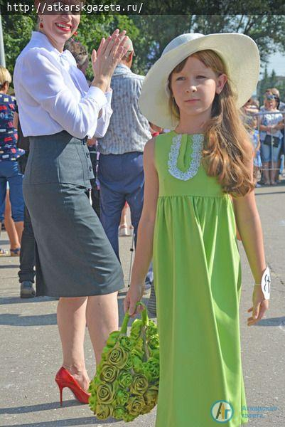 В конкурсе-дефиле костюмов "Аткарская роза 2018" приняла участие 101 модель (ФОТО)