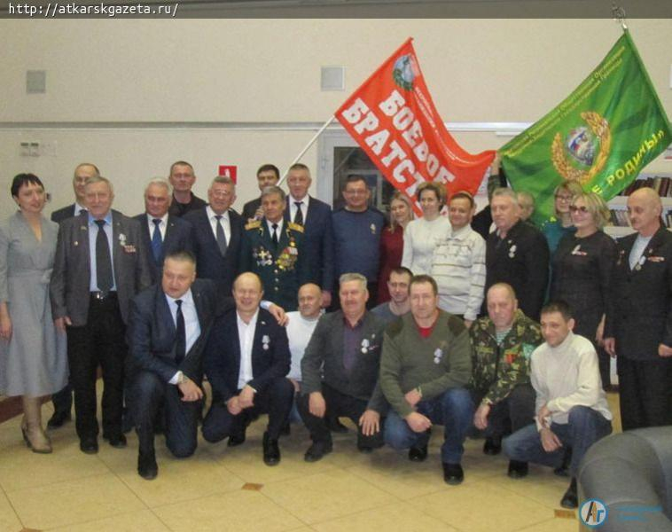 В Кремле аткарчанин поклонился знамени своей десантно-штурмовой бригады