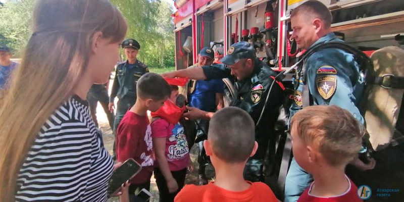В лагере Зои Космодемьянской дети попробовали себя в роли пожарных