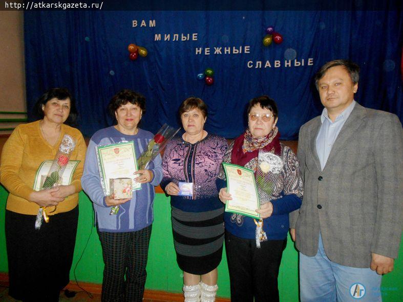 В Лопуховке свой праздник женщины встретили с улыбкой