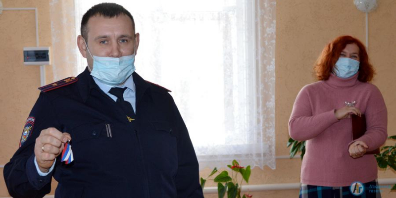 В Лопуховке участковому вручили ключи от нового кабинета