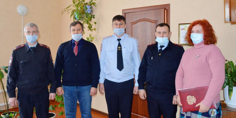 В Лопуховке участковому вручили ключи от нового кабинета