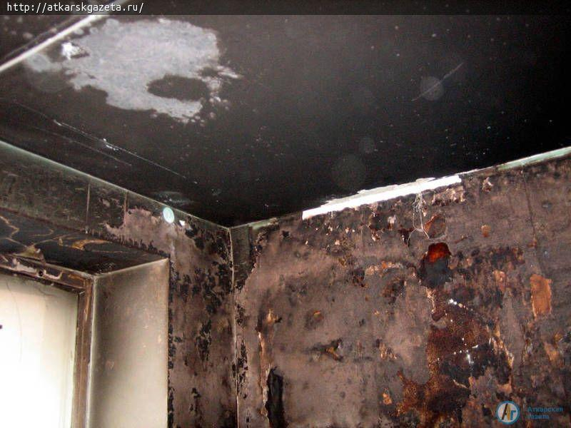 В многоквартирном доме на Гагарина загорелся потолок