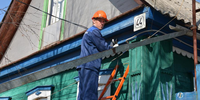 В Нескучном переулке ветер сорвал с домов электросчетчики