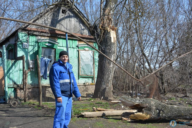 В Нескучном переулке ветер сорвал с домов электросчетчики