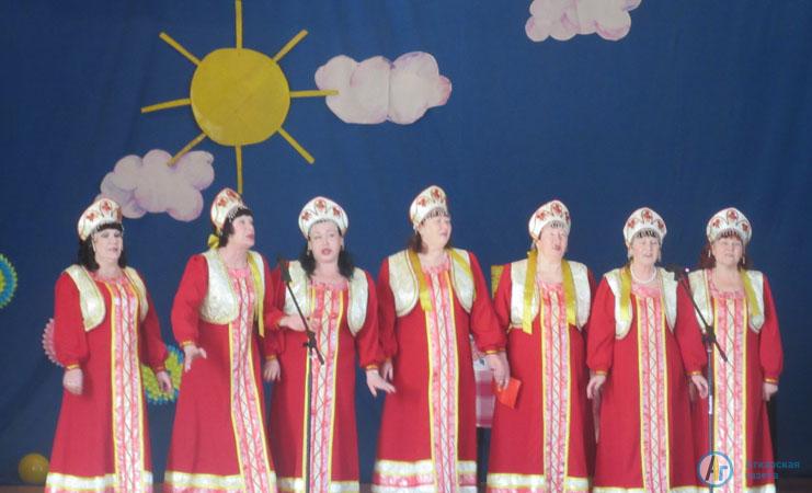 В Озерном на Масленицу песни пели под баян