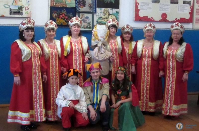 В Озерном на Масленицу песни пели под баян