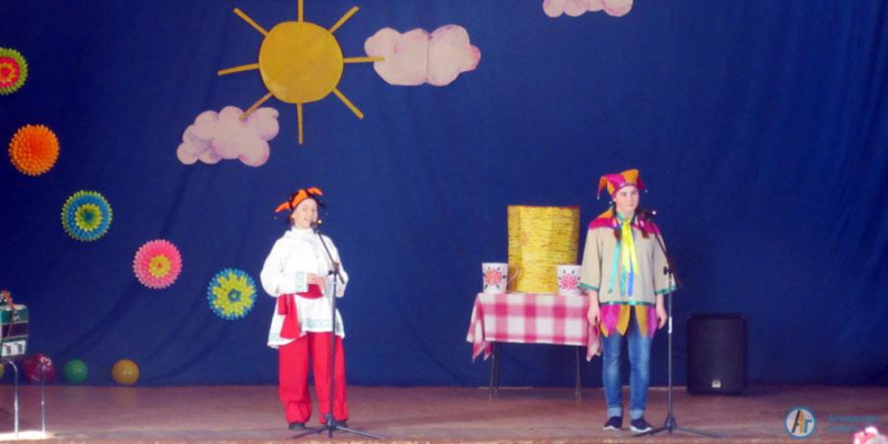 В Озерном на Масленицу песни пели под баян