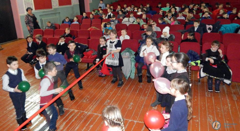 В Озерном на Масленицу песни пели под баян
