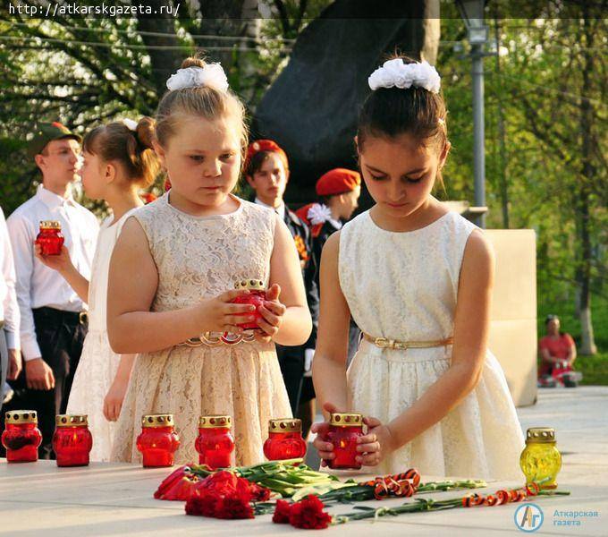 В память о павших воинах школьники и общественники зажгли свечи (ФОТО)