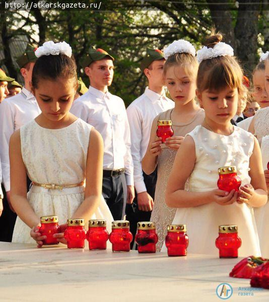 В память о павших воинах школьники и общественники зажгли свечи (ФОТО)