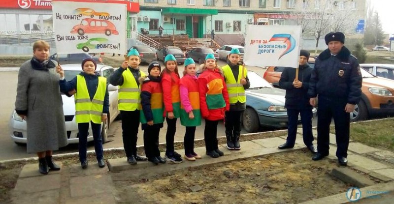 В память о жертвах аварий аткарчане запустили белые шары
