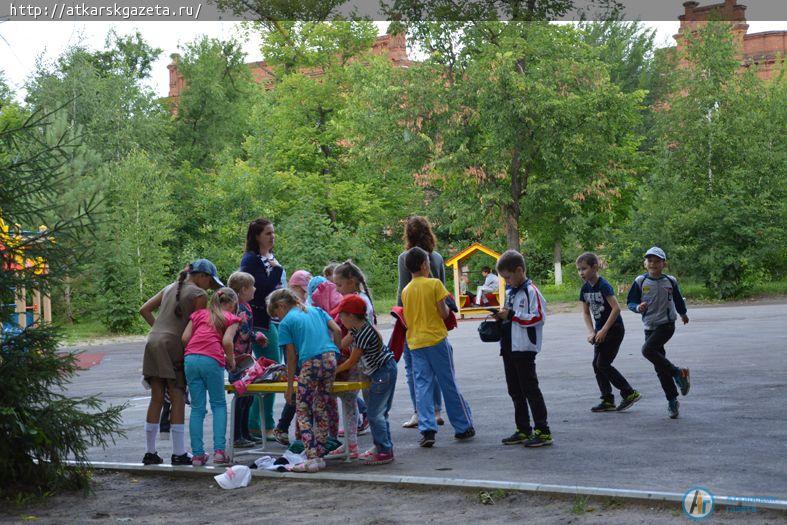 В парке читают книжки, а в ЦДТ поют, моделируют и учатся туризму