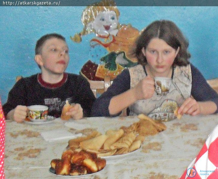 В Песчанке Масленицу провожали веселыми припевками и хороводами
