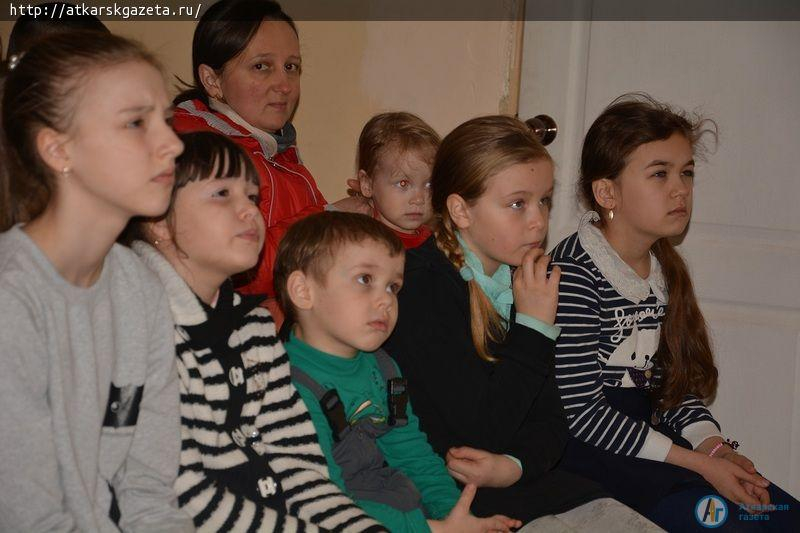 В Петропавловском храме  кукольный театр из Лопуховки имел успех