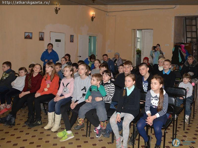 В Петропавловском храме  кукольный театр из Лопуховки имел успех