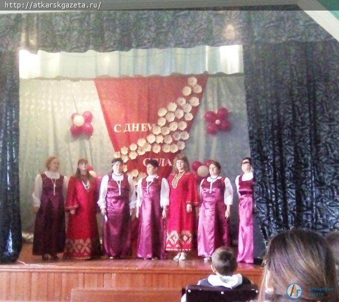 В Петрово на День села жителей и гостей угощали шашлыком