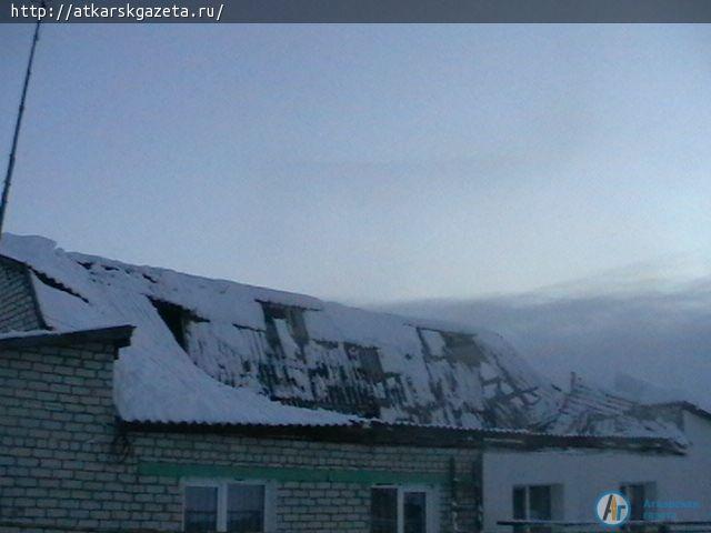 В Приречном и Сазоново под тяжестью снега обрушились крыши частных домов