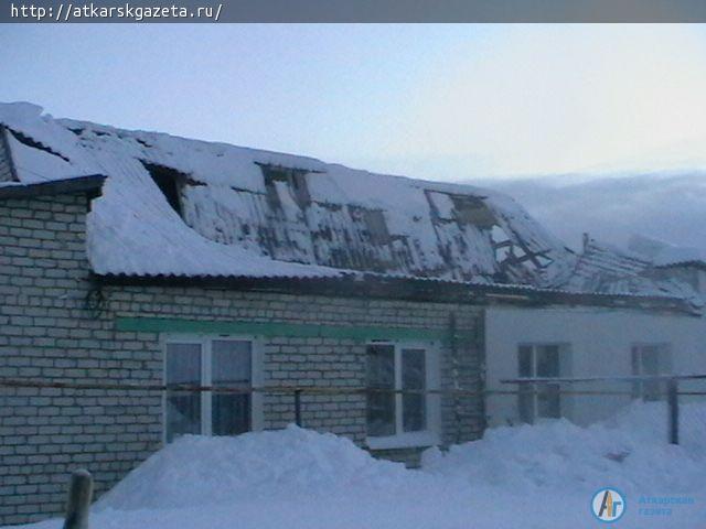 В Приречном и Сазоново под тяжестью снега обрушились крыши частных домов