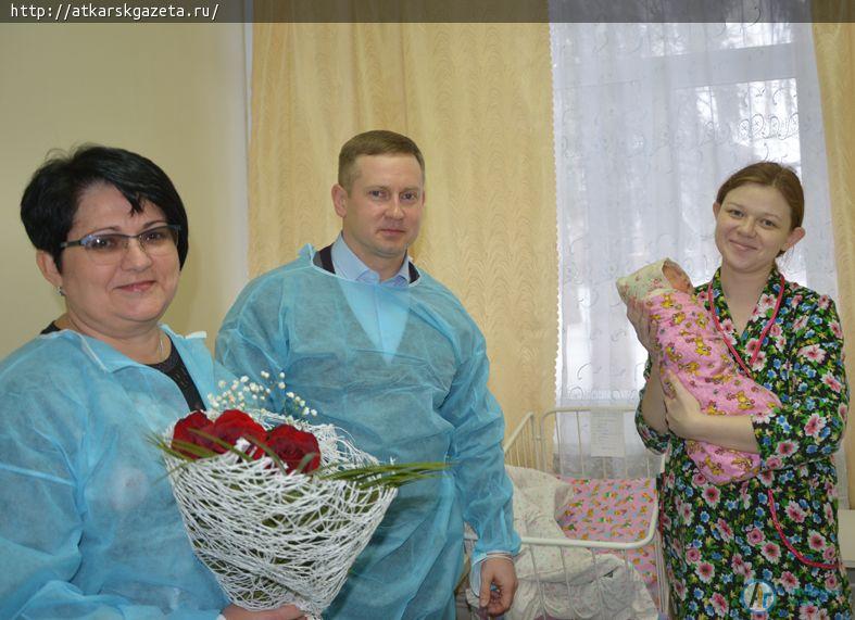 В роддоме Виктор ЕЛИН поздравил новых жителей Аткарского района