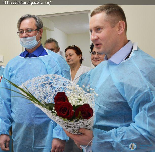 В роддоме Виктор ЕЛИН поздравил новых жителей Аткарского района