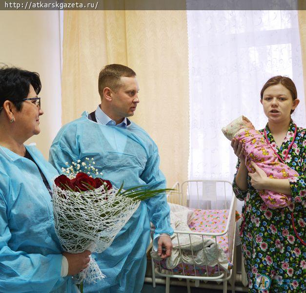 В роддоме Виктор ЕЛИН поздравил новых жителей Аткарского района