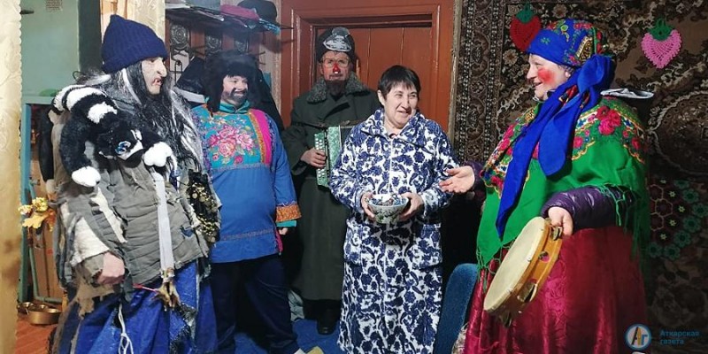В Рождественский Сочельник сельчане вышли на колядки