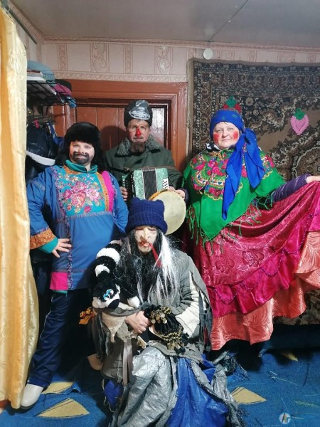 В Рождественский Сочельник сельчане вышли на колядки