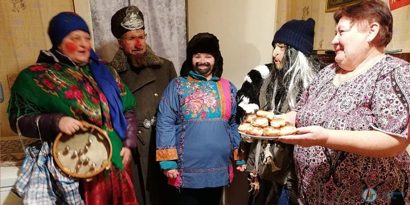 В Рождественский Сочельник сельчане вышли на колядки