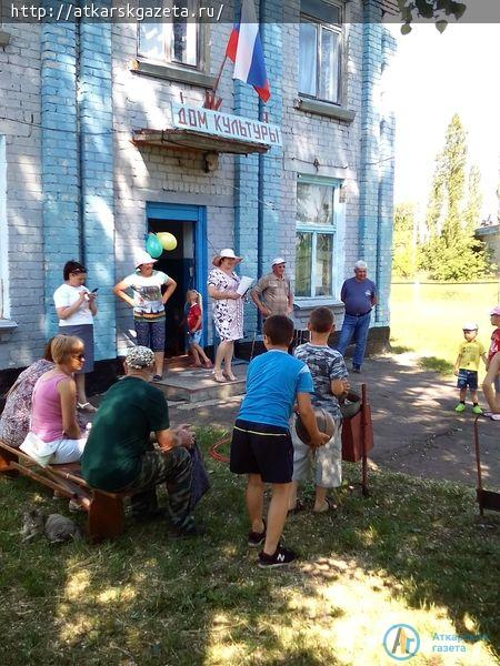 В селе Большая Осиновка детям преподнесли праздничный торт