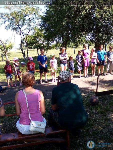 В селе Большая Осиновка детям преподнесли праздничный торт