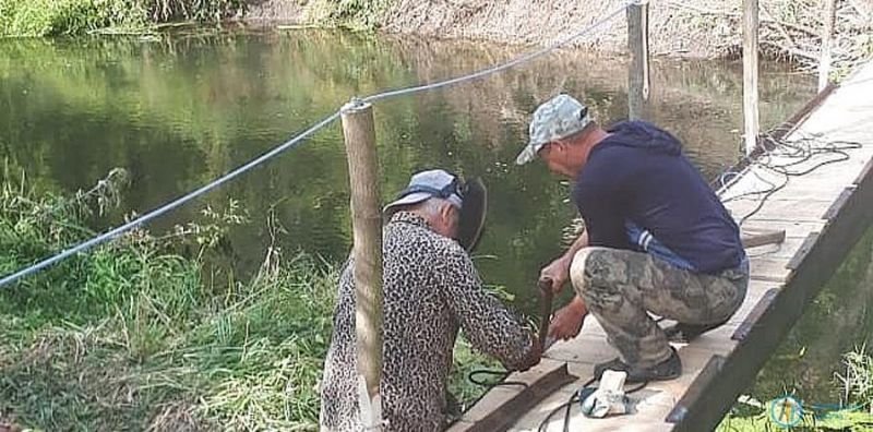 В селе Киселевка отремонтировали пешеходный переход через реку Медведица 