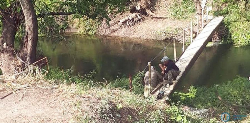 В селе Киселевка отремонтировали пешеходный переход через реку Медведица 