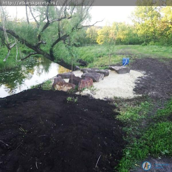 В селе Озерное две семьи оборудовали место для купания