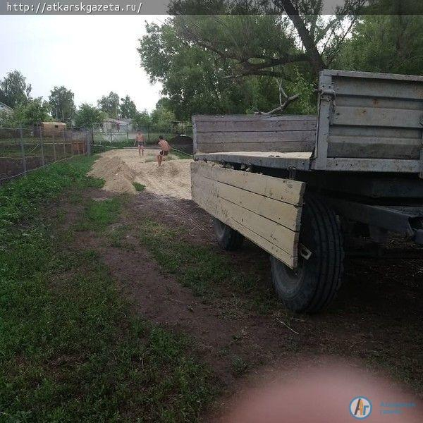 В селе Озерное две семьи оборудовали место для купания
