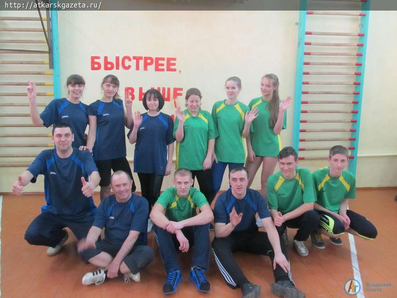 В селе Озерном соревновались команды учителей и учеников