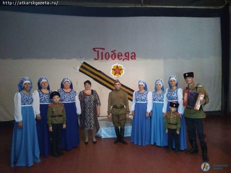 В селе Земляные Хутора показали реконструкцию встречи солдат с войны
