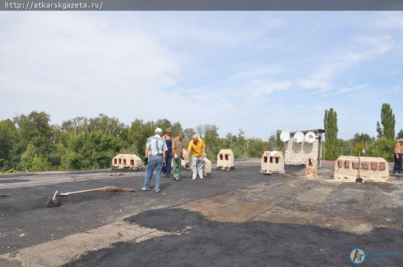 В Сельхозтехнике идет капитальный ремонт крыши многоэтажки (ФОТО)
