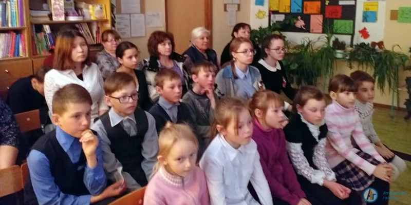 В школах района продолжается акция «Блокадный хлеб»