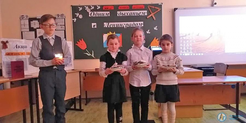 В школах района продолжается акция «Блокадный хлеб»