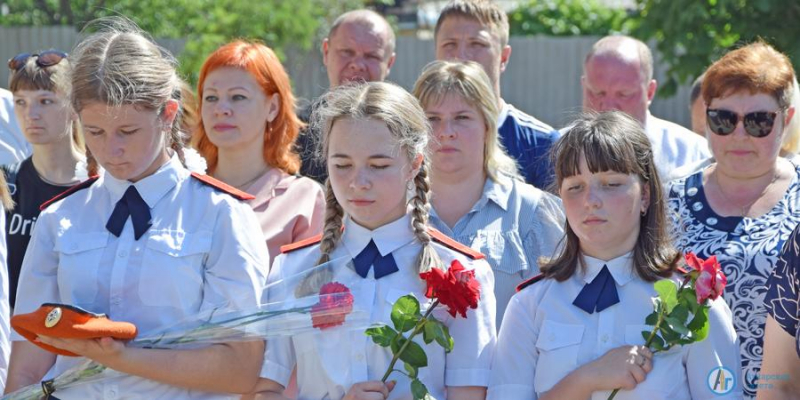 В школе №1 открыли мемориальную доску Владимиру Савченко