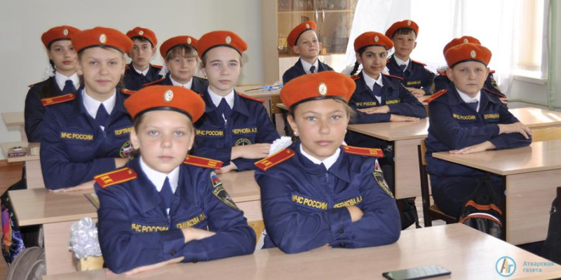 В школе №10 детей встречал обновленный школьный двор