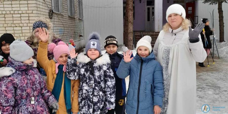 В школе №2 отметили день Деда Мороза и Снегурочки
