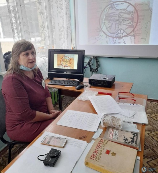 В школе №2 прошел тематический час "Блокадный Ленинград"