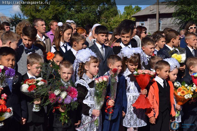 В школе № 3 прозвучал первый звонок для 62 первоклассников (ФОТО)