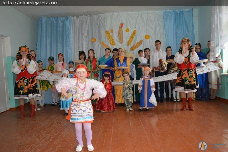 В школе №6 прошел фестиваль хлеба «Аткарская земля – хлебосольная земля»