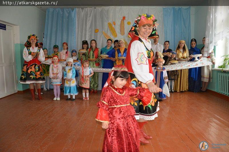 В школе №6 прошел фестиваль хлеба «Аткарская земля – хлебосольная земля»